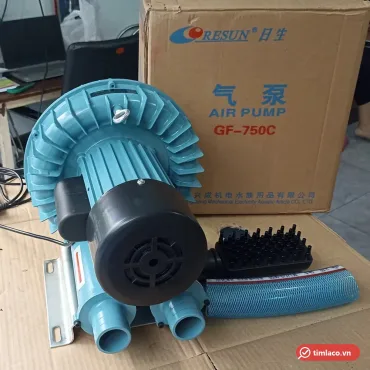 Máy thổi khí con sò Resun GF-750C màu xanh đặt trước thùng Resun in mã GF-750C, kèm ống mềm và bộ chia khí (ảnh minh hoạ dòng hàng)