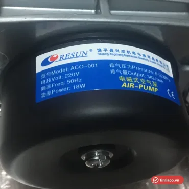 Tem nhãn hãng trên máy thổi oxy Resun ACO-001 ghi 220V, 50Hz, 18W, 38L/min