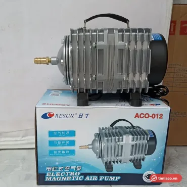 Máy thổi oxy Resun ACO-012 thân nhôm có quai xách, đặt trên hộp Resun in mã ACO-012