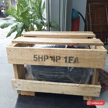Motor VTC 5HP 1 pha bọc nilon trong th&ugrave;ng gỗ, th&agrave;nh th&ugrave;ng in 5HP 4P 1FA