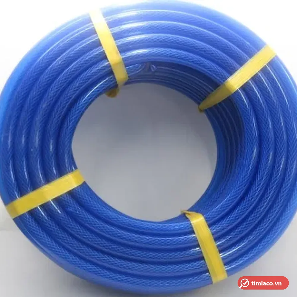 Một cuộn ống lưới nhựa dẻo xanh dương thấy rõ lớp lưới chỉ bên trong (ảnh minh hoạ dòng hàng)