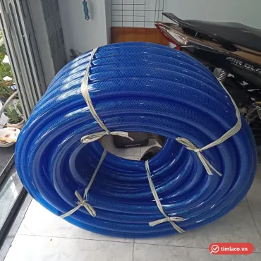 Cuộn ống nhựa lưới dẻo phi 40 màu xanh dương, thấy rõ lớp lưới chỉ trong thân ống