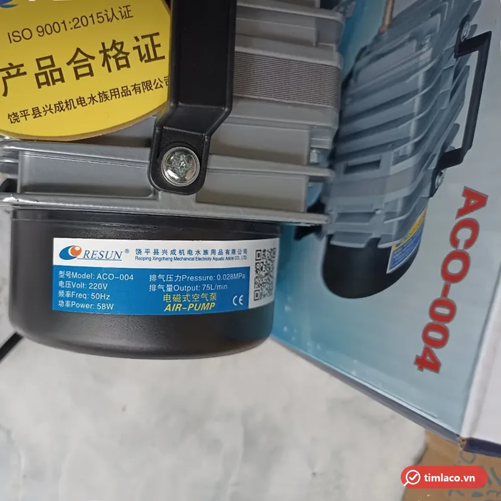 Tem nhãn hãng trên máy thổi oxy Resun ACO-004 ghi 58W, 0.028MPa, 75L/min