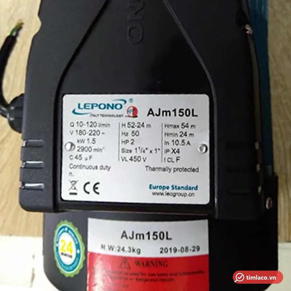 Tem nhãn máy bơm Lepono AJm150L ghi 1,5 kW, 2HP, cột áp 52 – 24 m, lưu lượng 10 – 120 lít/phút