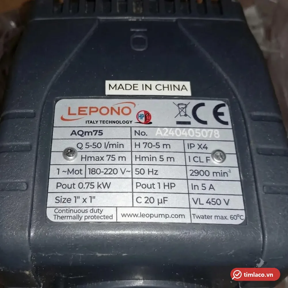Tem nhãn máy bơm Lepono AQm75 ghi 0,75 kW, 1HP, cột áp 70 – 5 m, lưu lượng 5 – 50 lít/phút