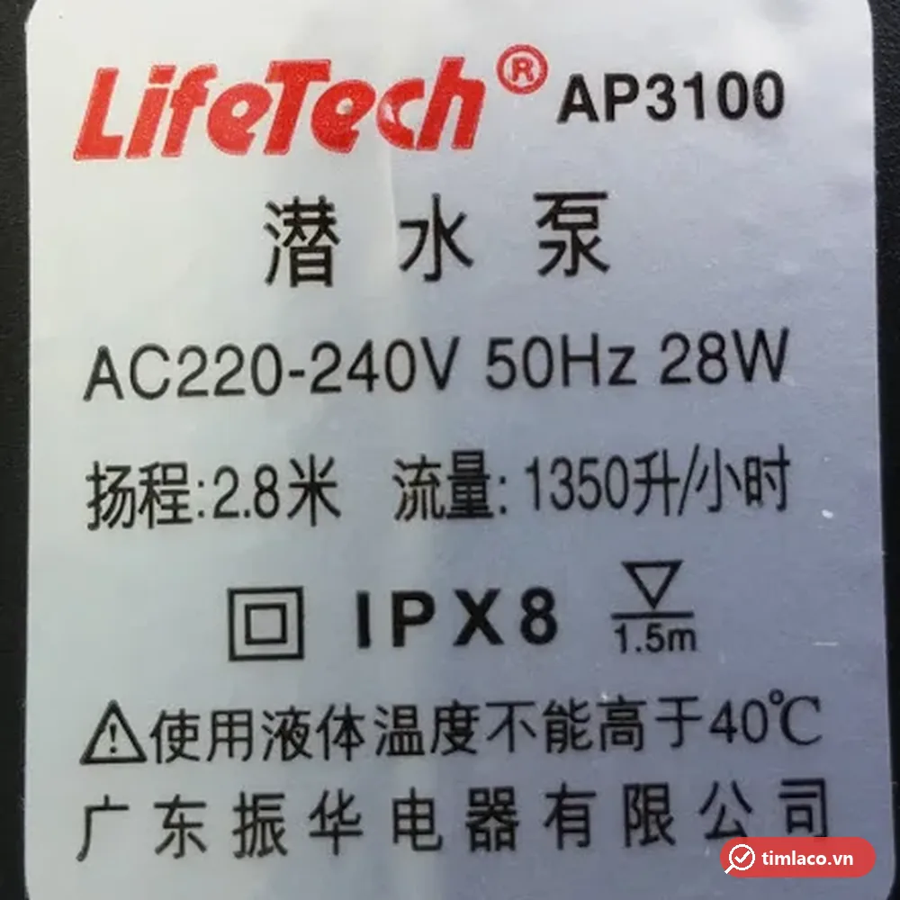 Tem nhãn máy bơm Lifetech AP3100 ghi 28W, cột áp 2,8 m, lưu lượng 1350 lít/giờ
