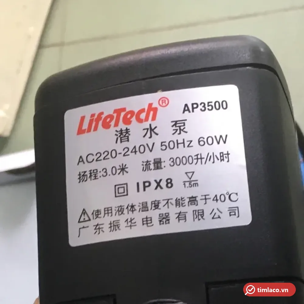 Tem nhãn máy bơm Lifetech AP3500 ghi 60W, cột áp 3 m, lưu lượng 3000 lít/giờ
